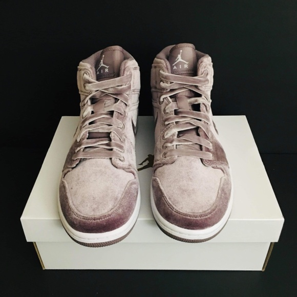 Air Jordan 1 Mid SE Womens size 10 - Picture 3 of 7